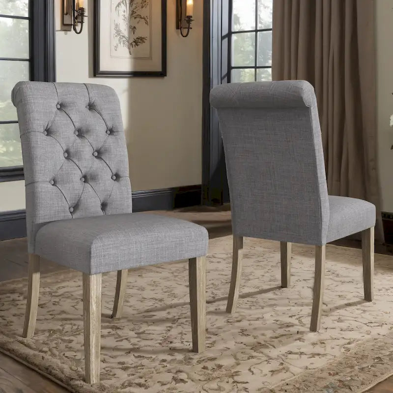 Chaises capitonnées à dossier roulé