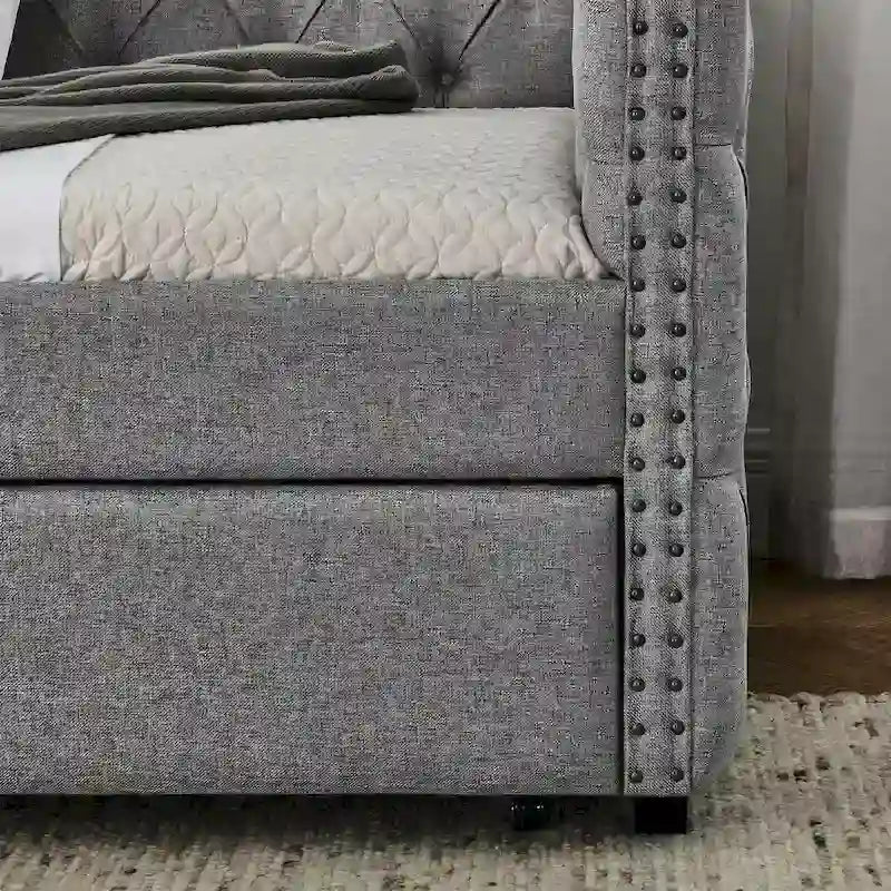 Tiroirs rembourrés de taille double, Clous en cuivre sur les accoudoirs carrés