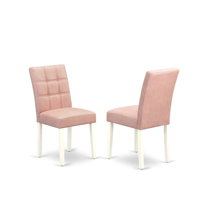 Contient une table à manger ronde et des chaises